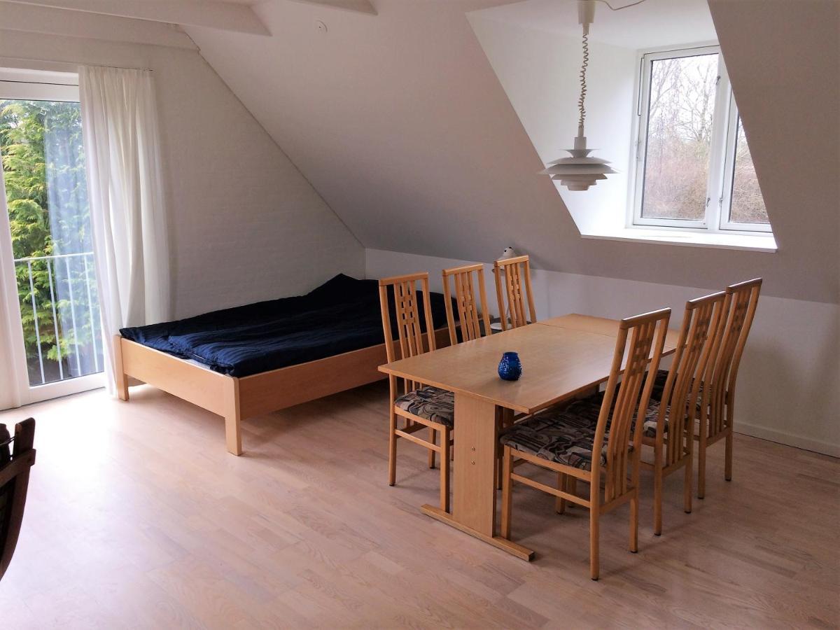 Stenbrogård Harlev Stationsby Eksteriør bilde
